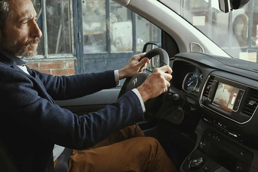 citroen-jumpy-interieur.jpg