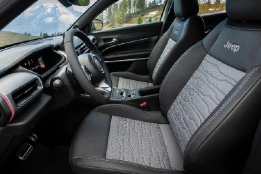 JEEP-AVENGER-4XE-MY25-444x253-INTERIOR.jpg