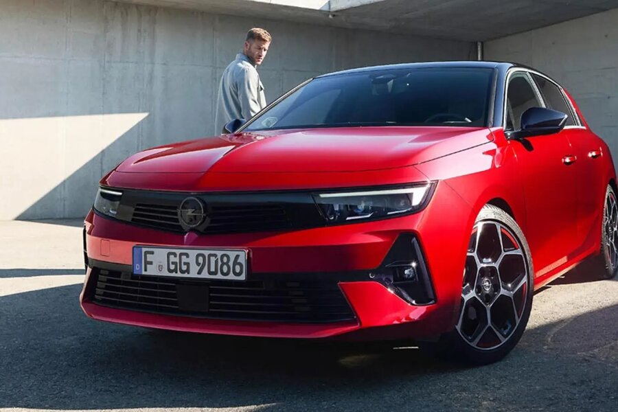 opel-astra-rood-parkeren.jpg