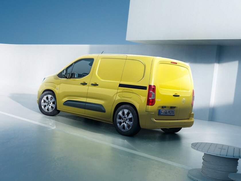 OPEL-COMBO-CARGO-MY2023-ICE-partial_cargo_4x3 (1)