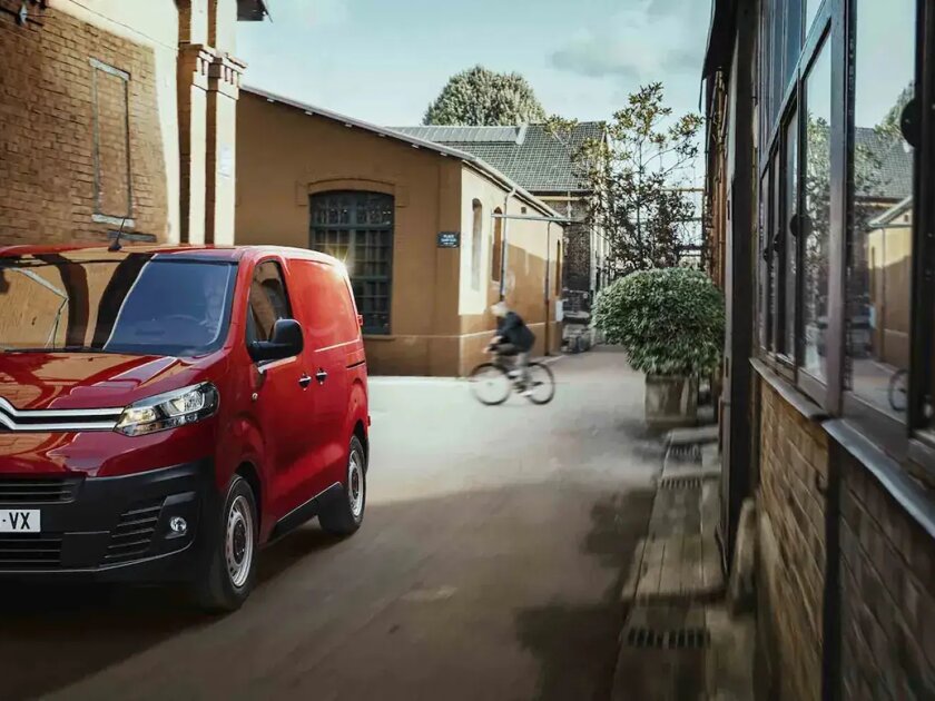 Citroen_Jumpy_Hero.jpg