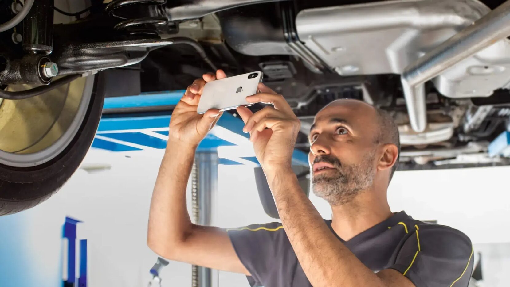 mydigitalservice_mechanicundercar_16x9_file_28655.jpg