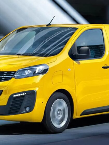 opel-vivaro-e-rijdend-schuinvoor.jpg