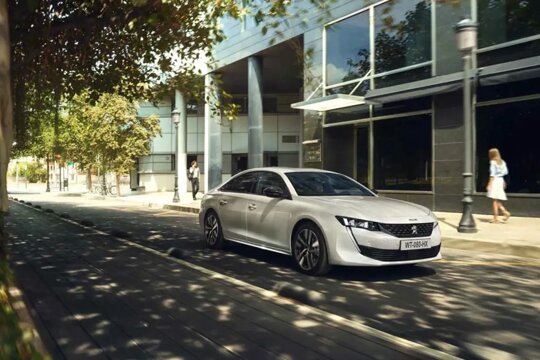 peugeot-508-rijdend.jpg