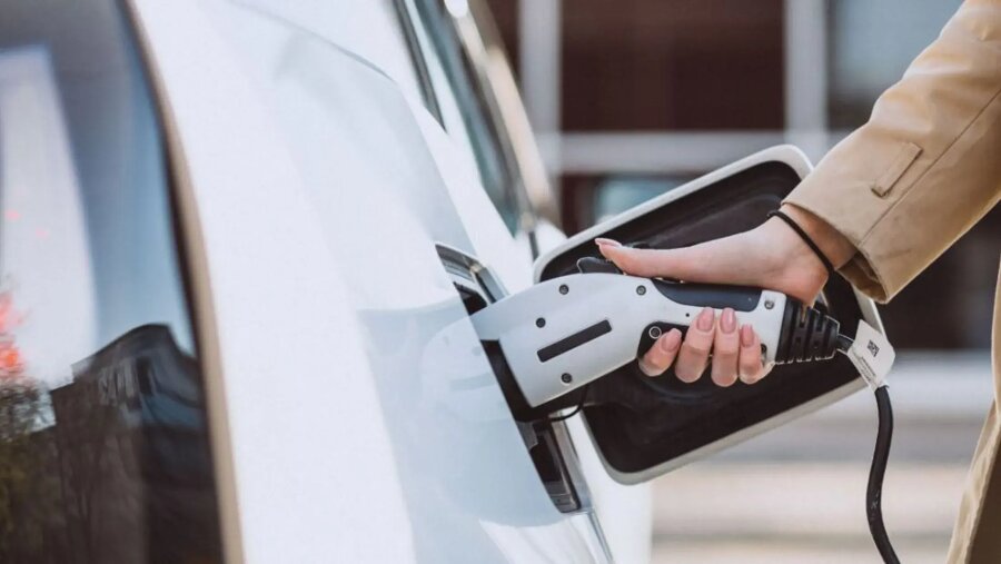 Subsidie elektrische auto - onderneem tijdig actie - de Jong en Laan.JPG