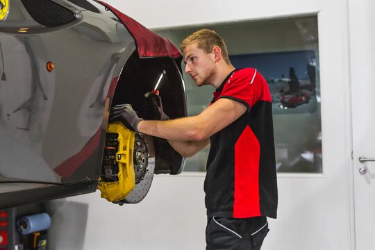 Herstel Ferrari Official Dealer