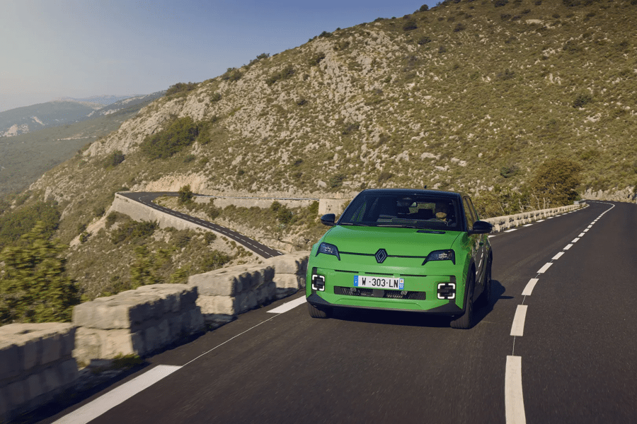 Renault 5 E-Tech electric - version techno - Vert Pop ! (1)