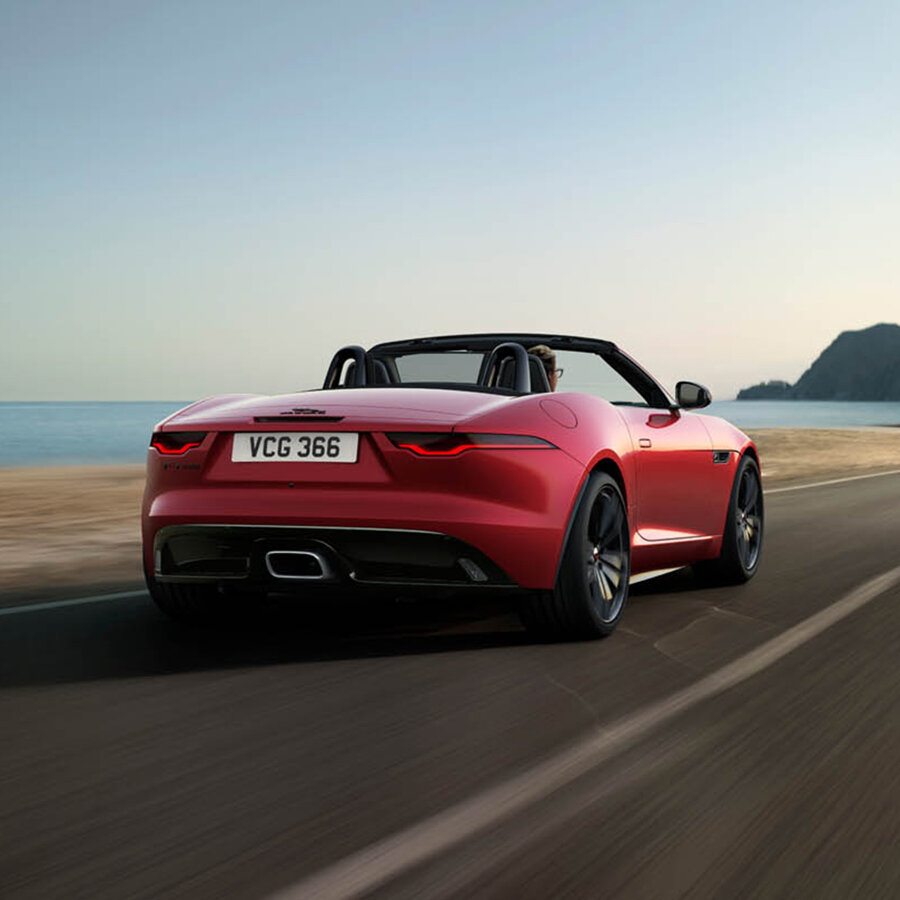 Jag_F-TYPE_22MY_P300_R-Dynamic_Black_Convertible_Exterior_120421_002-vierkant
