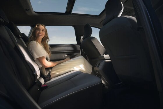 All-new Dacia Bigster HYBRID 155 Journey Indigo Blue (24)