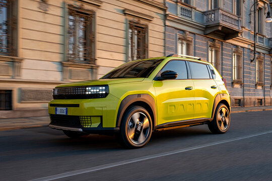Fiat Grande Panda Hybrid rijdend