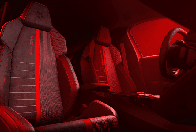 Interieur met stoelen in de nieuwe Peugeot E-208 GTi