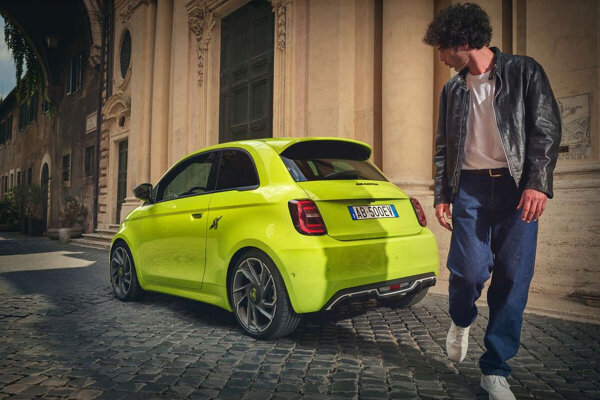 man_bij_abarth_500e