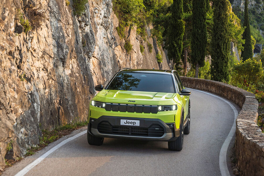 Nieuwe Jeep Compass 2025 rijdend