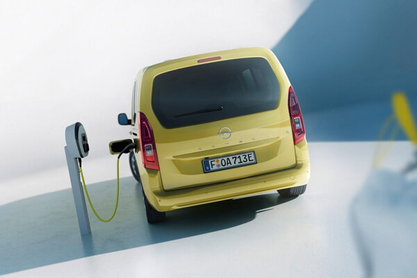 Opel bedrijfswagen opladen