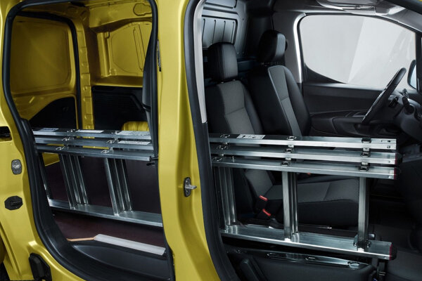 Ladder in Opel Bedrijfswagen