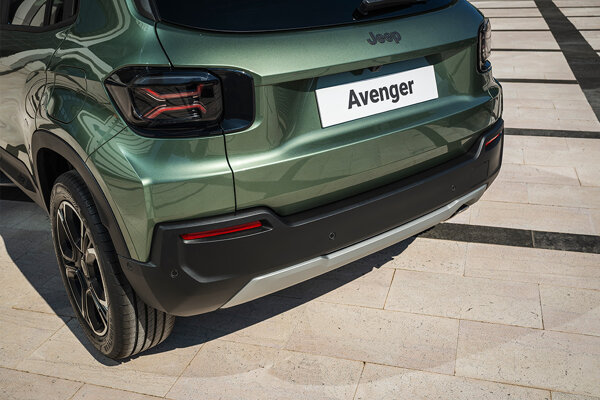 Achterkant nieuwe Jeep Avenger