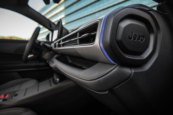 Jeep Avenger Facelift interieur e-hybrid