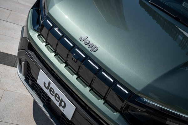 Grille Jeep Avenger