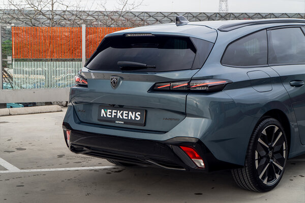 Nieuwe Peugeot 308 sw achterkant Utrecht