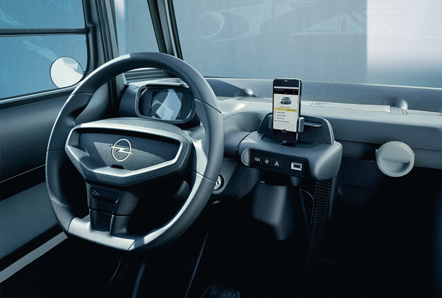 Dashboard en interieur van de Opel Rocks Electric
