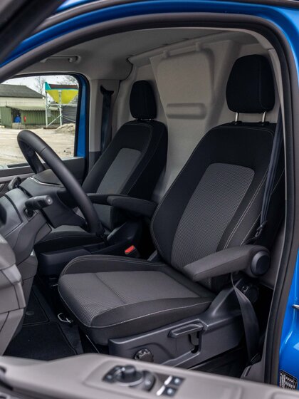 Volkswagen-Transporter-T7-2025-11