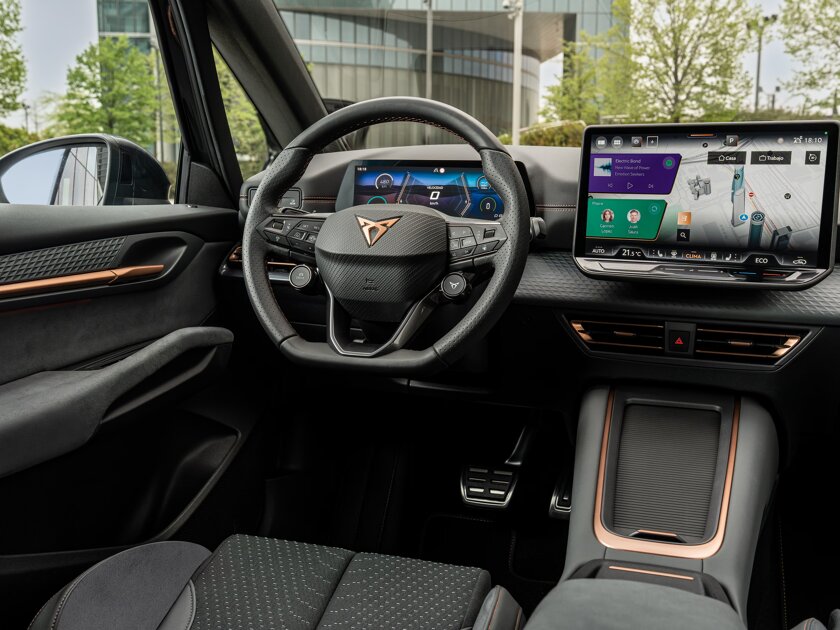 imgi_49_048_The-new-CUPRA-Born-hits-the-roads-with-pure-electric-performance__HQ