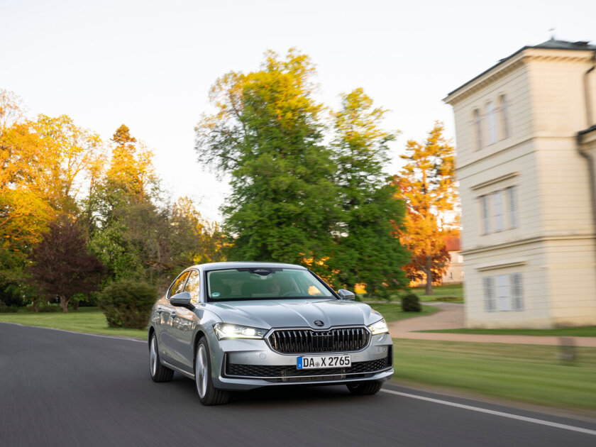 21_Skoda_Superb_Hatch_18e2d4db-1536x1024