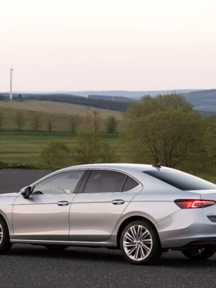 43_Skoda_Superb_Hatch_e4cfff37-768x512