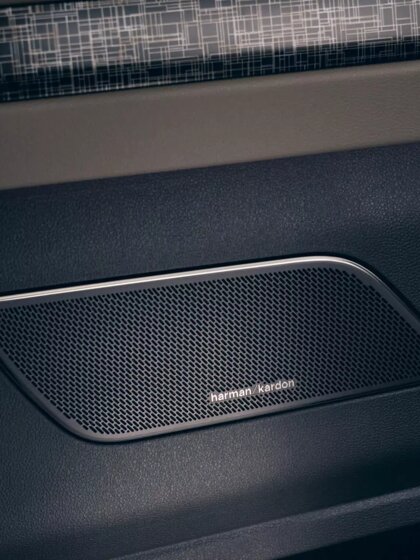 mu002544-vw-multivan-bose-sound-system-02