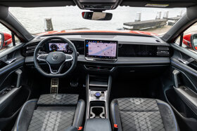 Volkswagen_Tiguan_2025-25