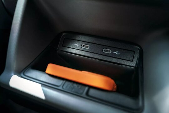Volkswagen-ID-Buzz-Cargo-Praktisch-Interieur-3-Highlights