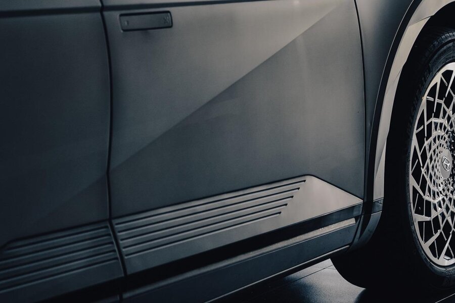 gallery_images_2_3_1696595086727443325