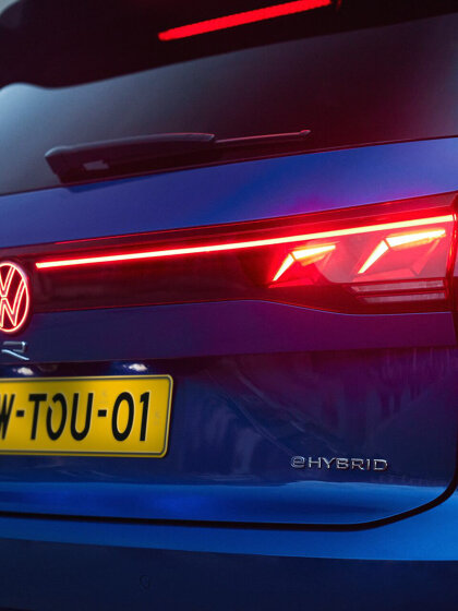 2023 Volkswagen Touareg-25