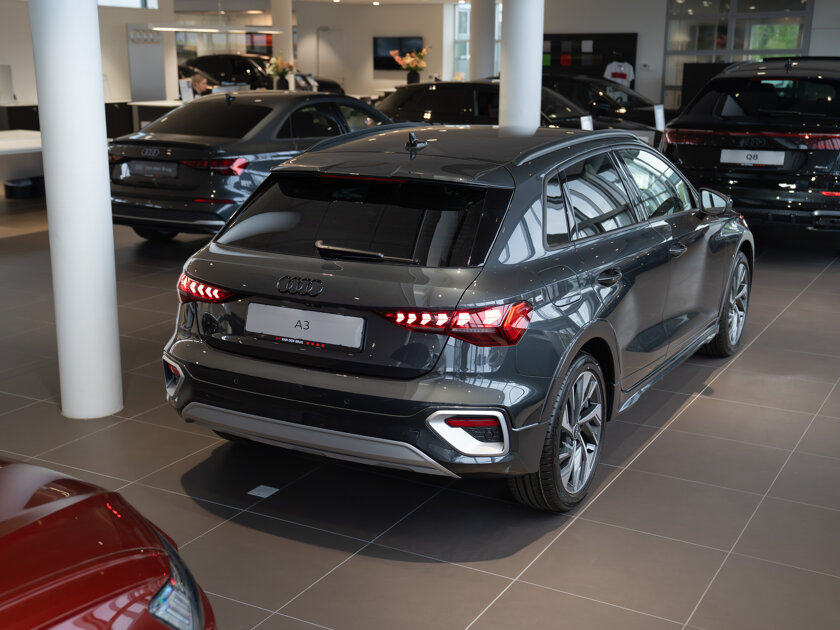 audi-a3-allstreet-TFSIe-2025-10