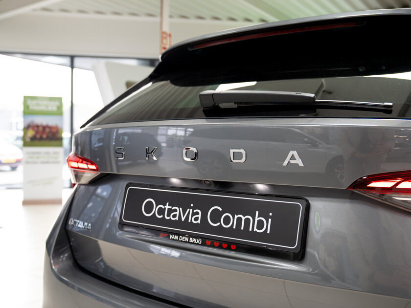 Octavia-combi-skoda-2025-10