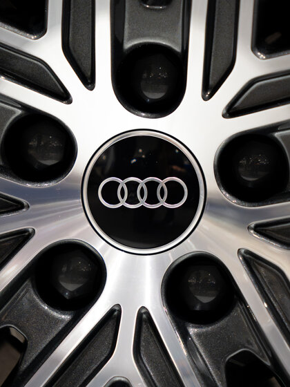 2023-audi-A8-VDB-12