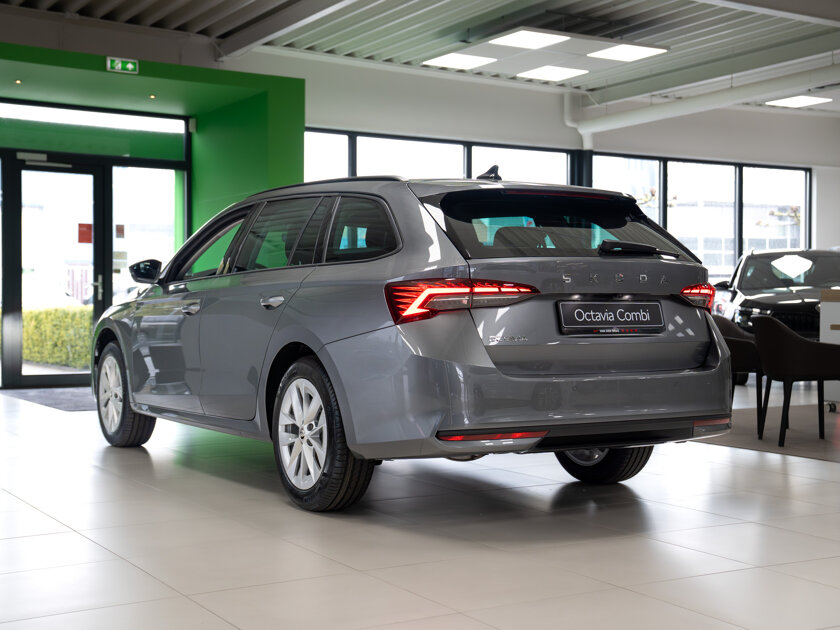 Octavia-combi-skoda-2025-07